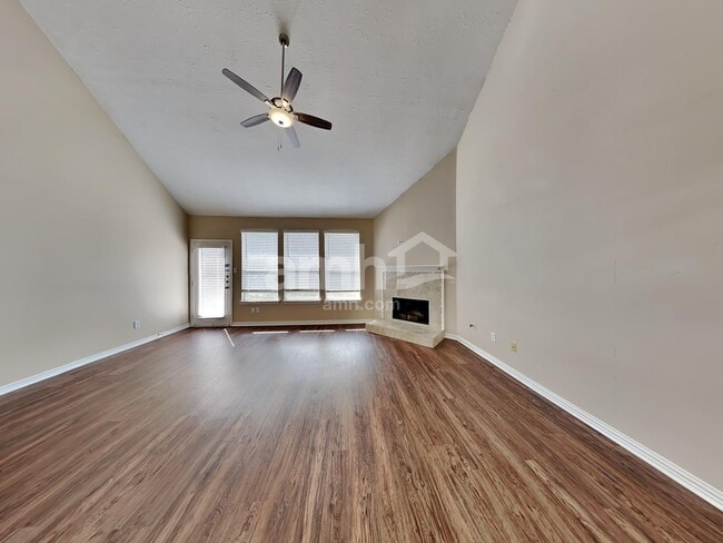 Foto del edificio - 2213 Perkins Crossing Dr