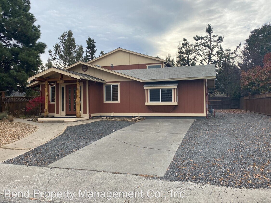 Primary Photo - 6 br, 2.5 bath House - 1829 NE Monterey Ave.