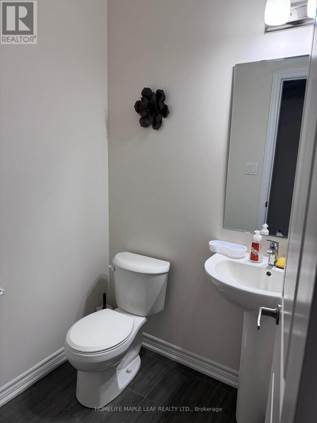 Building Photo - 38 Brown St