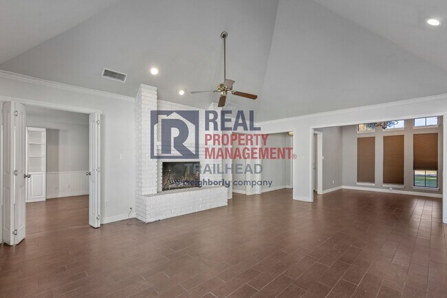 Foto del edificio - Charming 3 Bed 2 Bath Home in a Great Neighborhood - Private Pool!