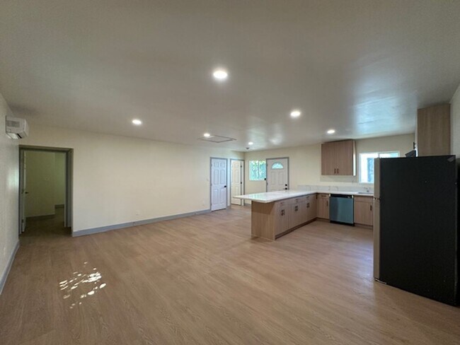 Foto del edificio - Just completed  brand new 3-bedroom, 2-bath ADU