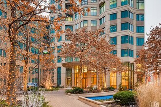 Building Photo - 400 N La Salle Dr