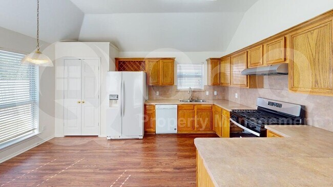 Foto del edificio - 205 Larkspur Dr