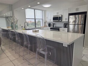 Building Photo - 825 Egret Cir