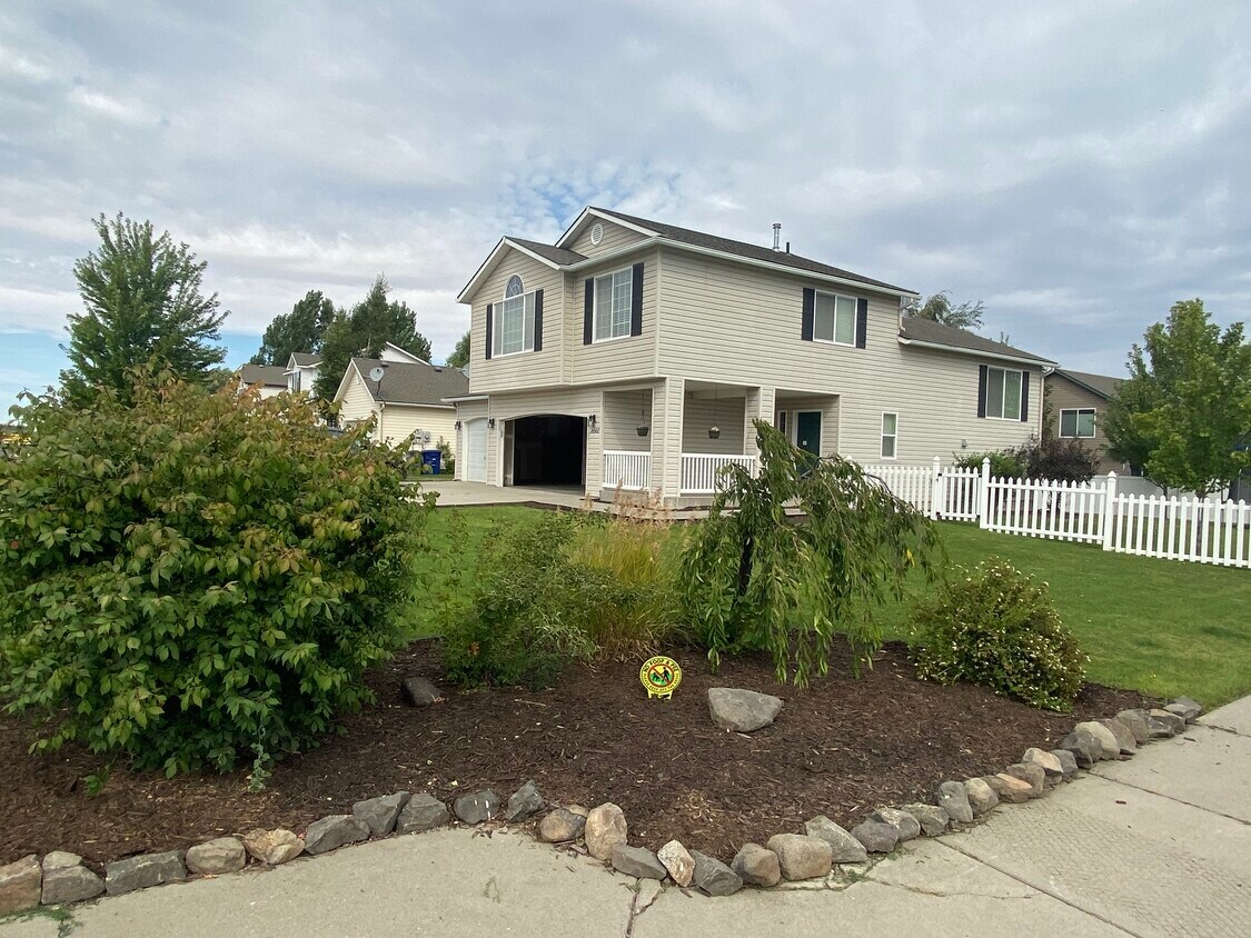 10002 W Richland Rd, Cheney, WA 99004 House Rental in Cheney, WA