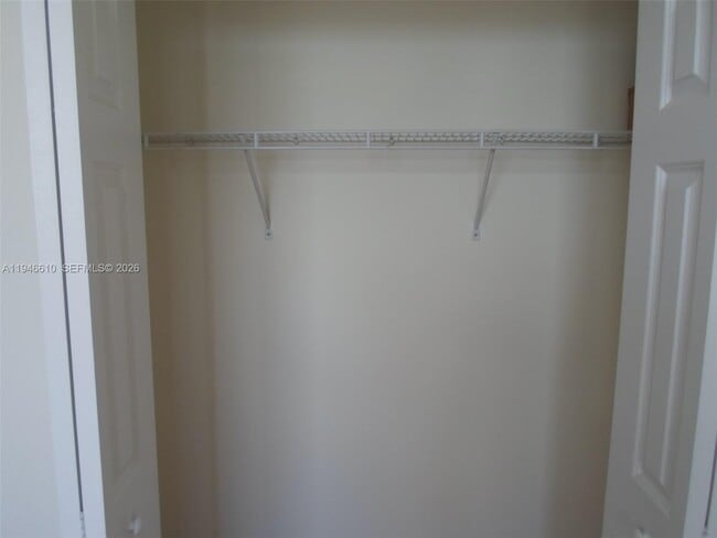 Foto del edificio - 1745 E Hallandale Beach Blvd