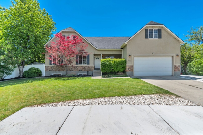 Foto del edificio - 1230 Farm Lane Cir