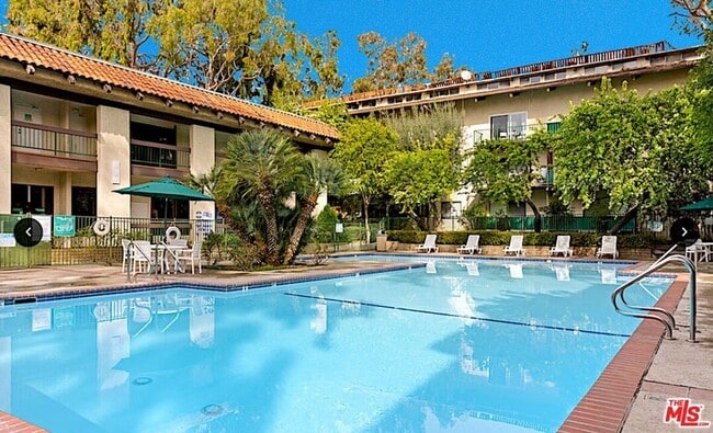 Building Photo - 5460 White Oak Ave