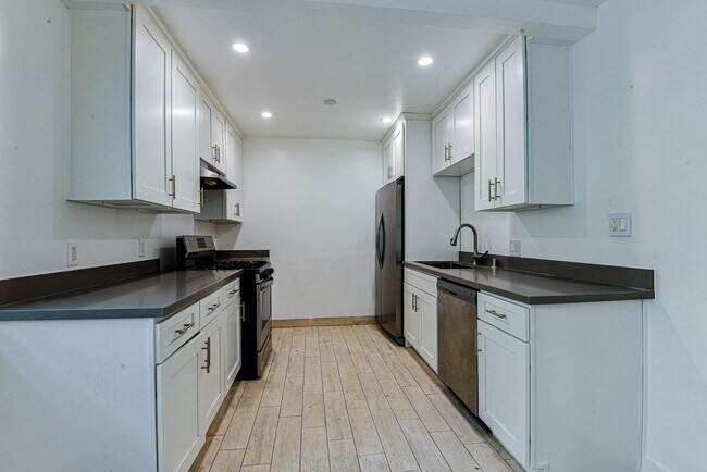 Foto del edificio - 4324 Ventura Canyon Ave