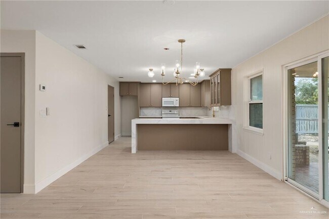 Foto del edificio - 19 Fern Ave W