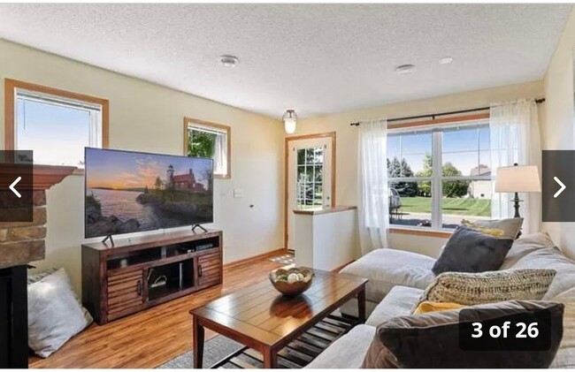 Building Photo - 3239 Oak View Dr