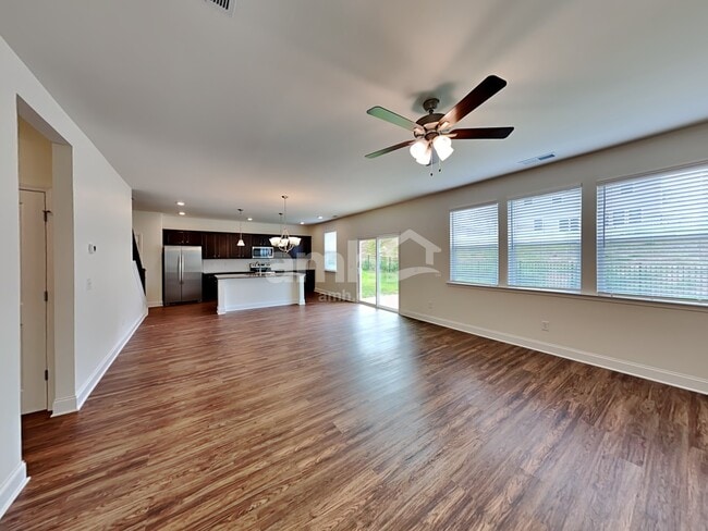 Building Photo - 597 Slew Dr