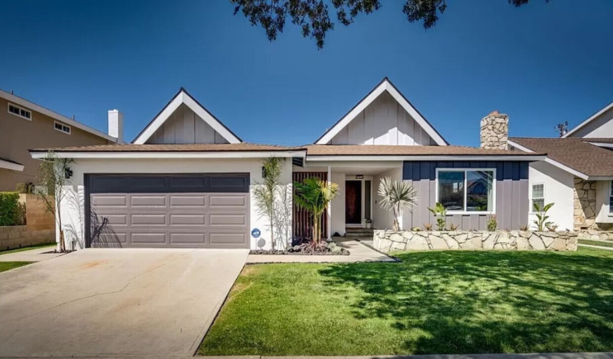 Primary Photo - Newly upgraded 3 bed 2 bath unit in Huntin...