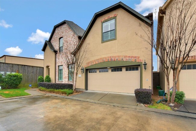 Building Photo - 1523 Woodbend Park W