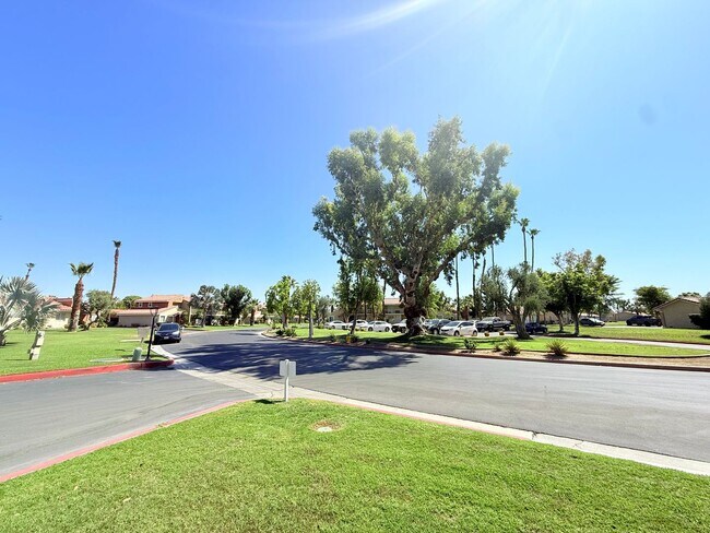 Building Photo - AVAILBLE NOW!! 2 Bedroom 2 Bathroom Condo ...