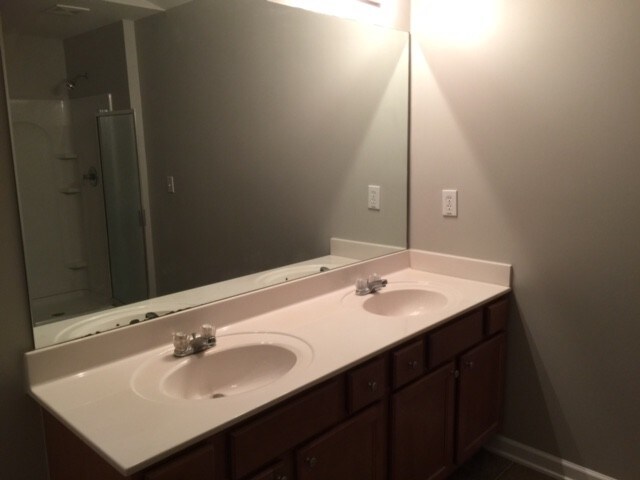 Building Photo - 2394 Longmont Dr