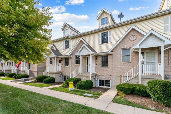 Foto del edificio - 221 W Cortland Center Rd