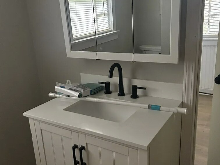 Building Photo - 1809 W 16th St