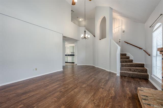 Foto del edificio - 1348 Creekview Dr