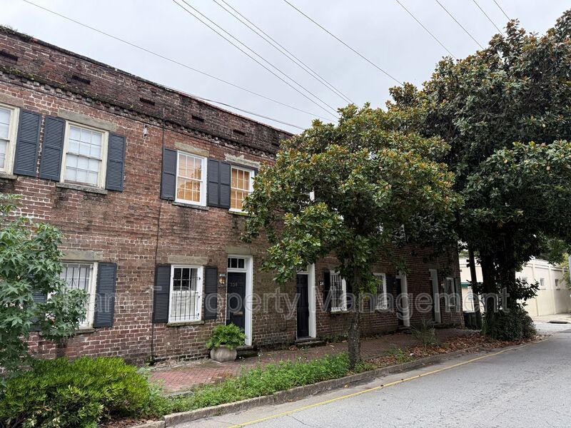 Foto principal - 240 Price St