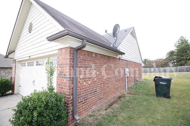 Building Photo - 8911 Rasco Hills Cv