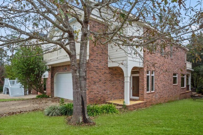 Foto del edificio - 7516 Pinehurst Ct