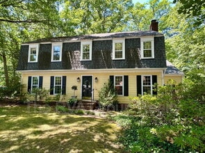 Building Photo - 2016 Raintree Dr