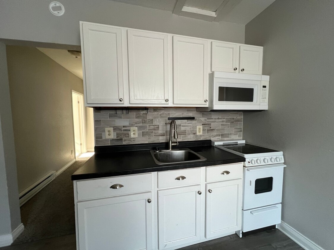 Primary Photo - 212-214 South Pershing Dr