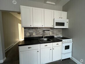 Building Photo - 212-214 S Pershing Dr
