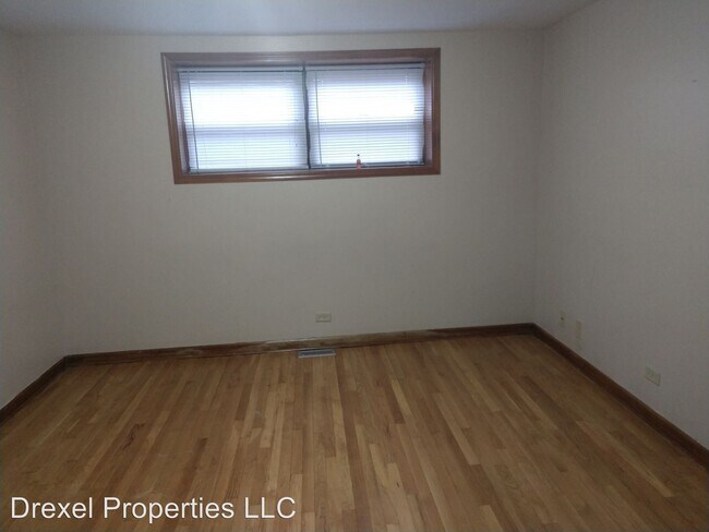 Building Photo - 5205 W Pensacola Ave