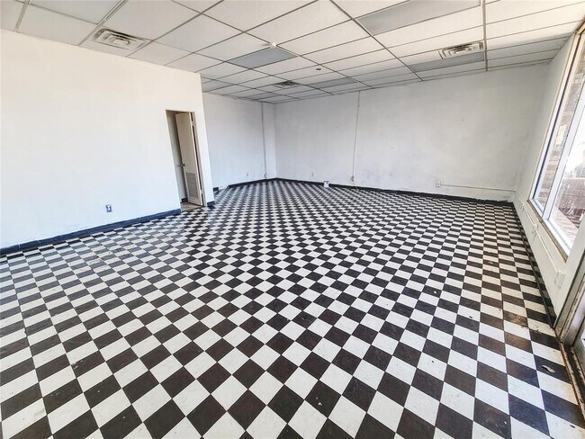 Building Photo - 4640 SE 29th St