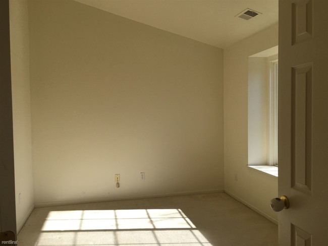 Building Photo - 2 br, 1 bath Condo - 240 Countryside Ln