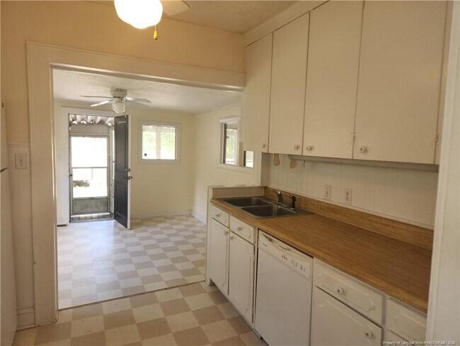 Foto del edificio - 227 Pinecrest Dr