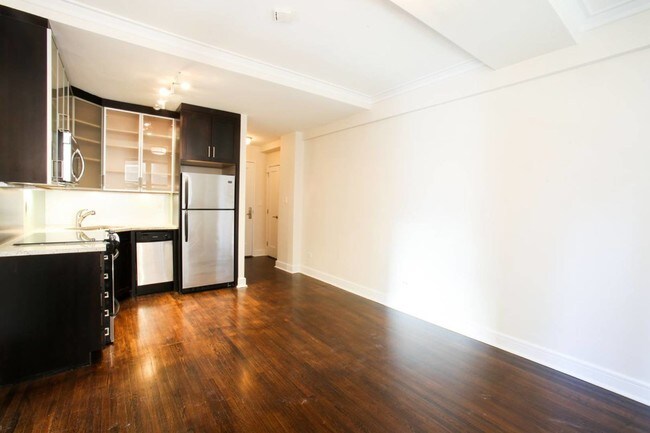 Building Photo - 210 W 70th St