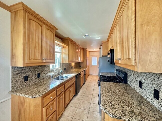 Foto del edificio - Meticulously Upgraded Single Family Home Point Loma Home Minutes From Liberty Station, Sunset Cli...