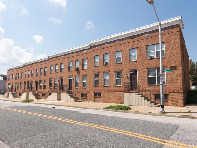 Building Photo - Johnston Square Townhomes