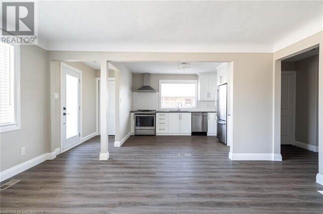 Photo du bâtiment - 367 E 18th St