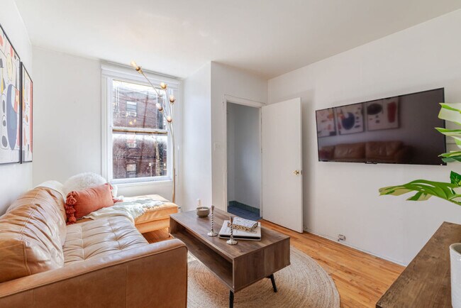 Building Photo - 4411 Avenue Coloniale-SI ID1601923P