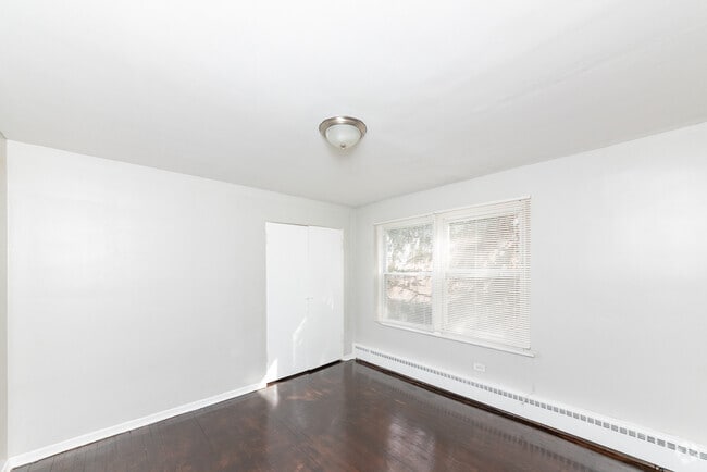 Building Photo - 3052 N Kostner Ave