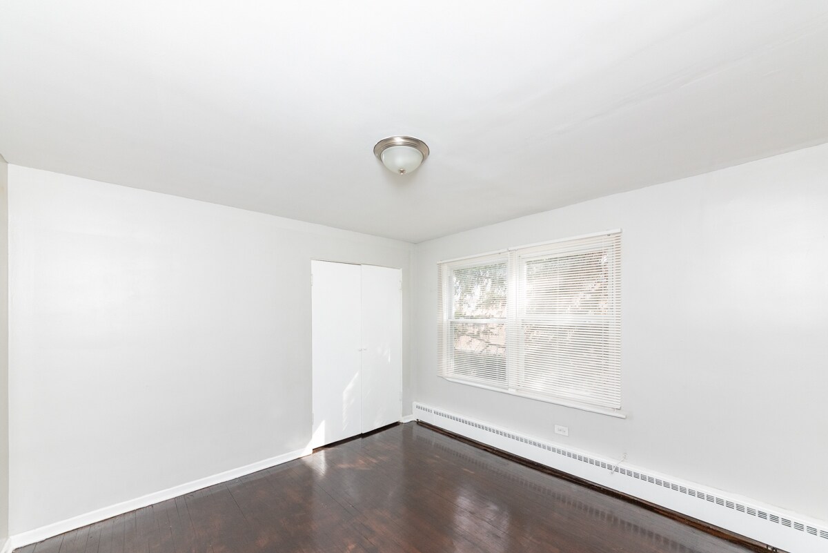 Foto principal - 3052 N Kostner Ave