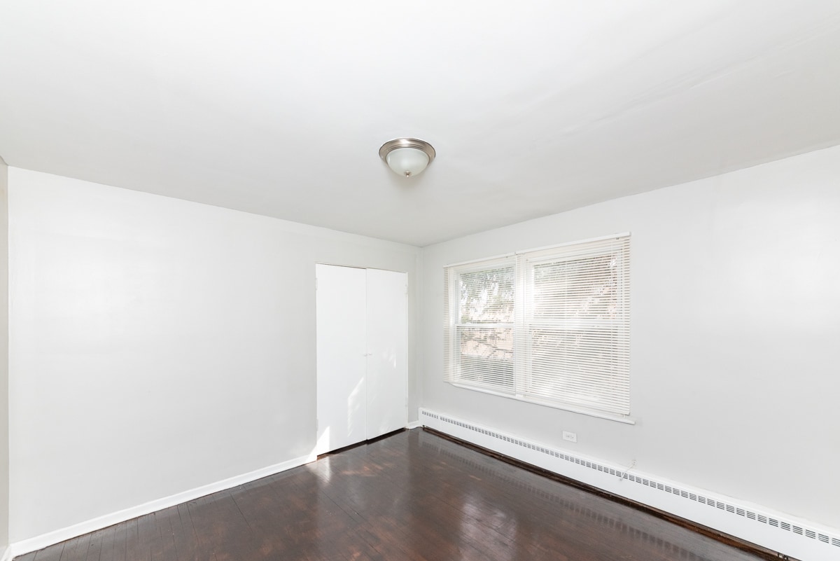 Primary Photo - 3052 N Kostner Ave