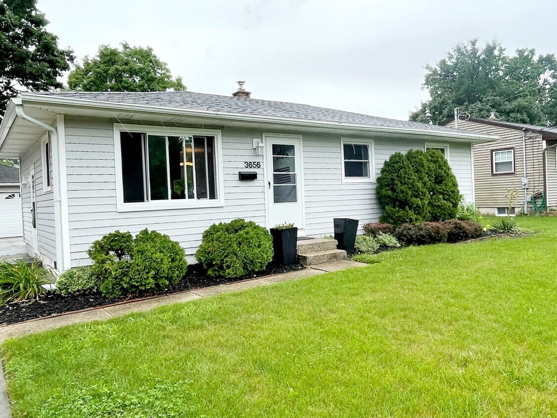 Foto principal - 3656 Wedgewood Dr SW