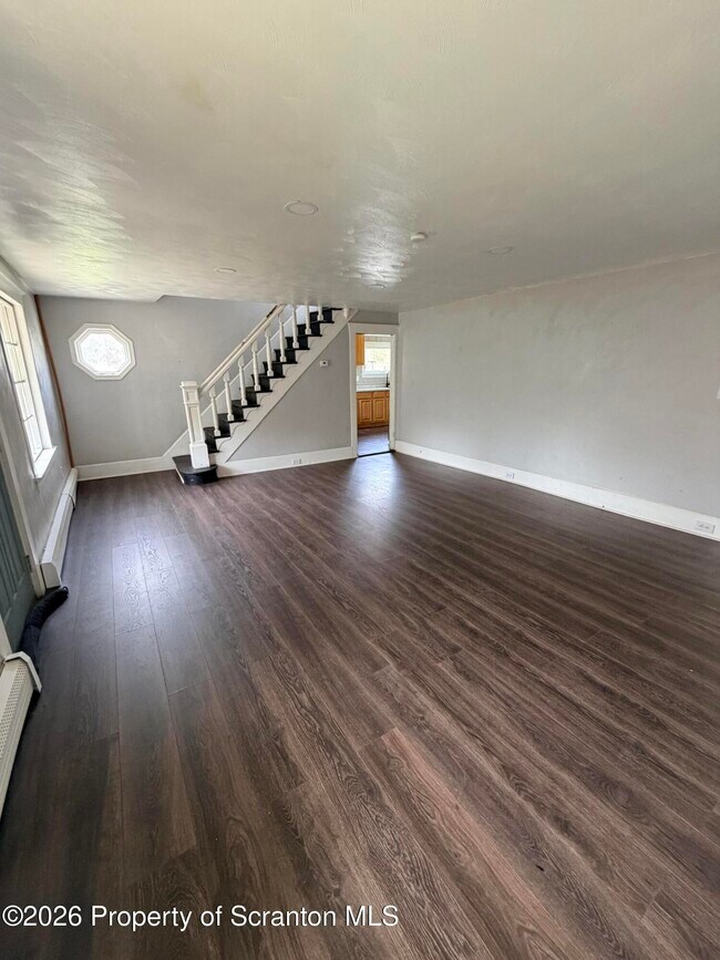 Foto del edificio - 409 Alden Mountain Rd