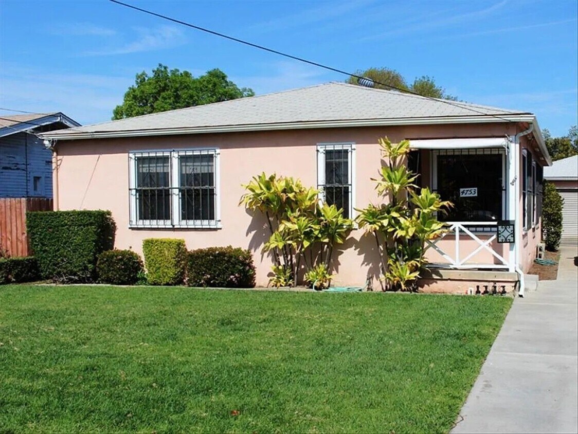 Primary Photo - 3 BR / 1.75 BA detached single-family home...