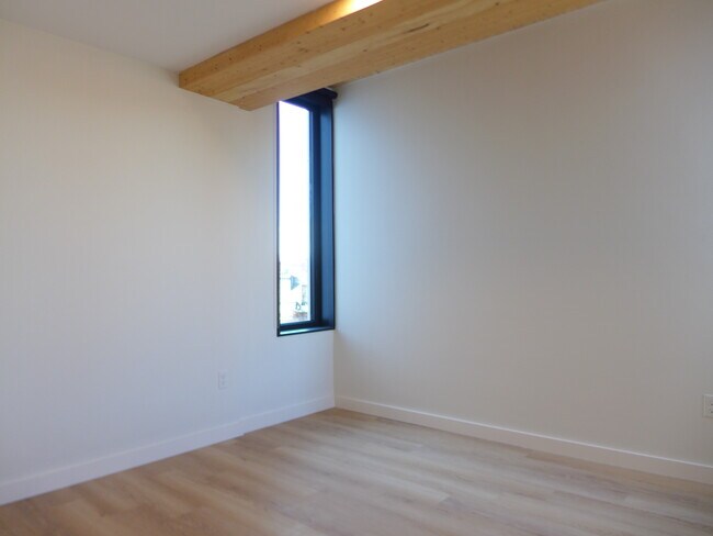 Building Photo - 67 Lenox St