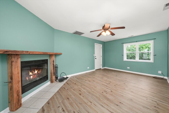 Foto del edificio - Stylish 4-Bedroom Home with Room to Work, ...