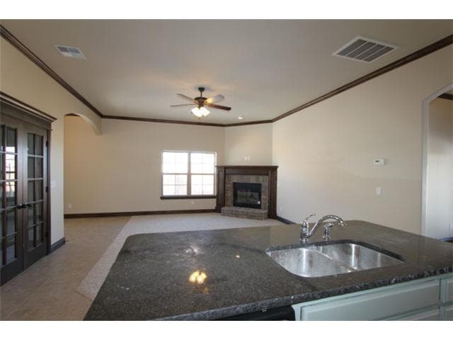 Building Photo - Transitional Home in The Grove Addition - ...