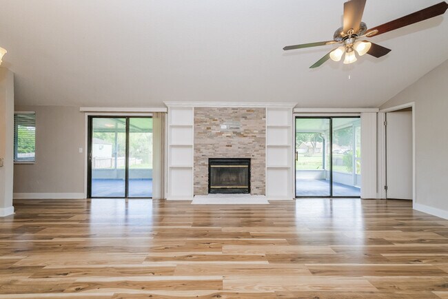 Foto del edificio - 5811 Silvermoon Ave