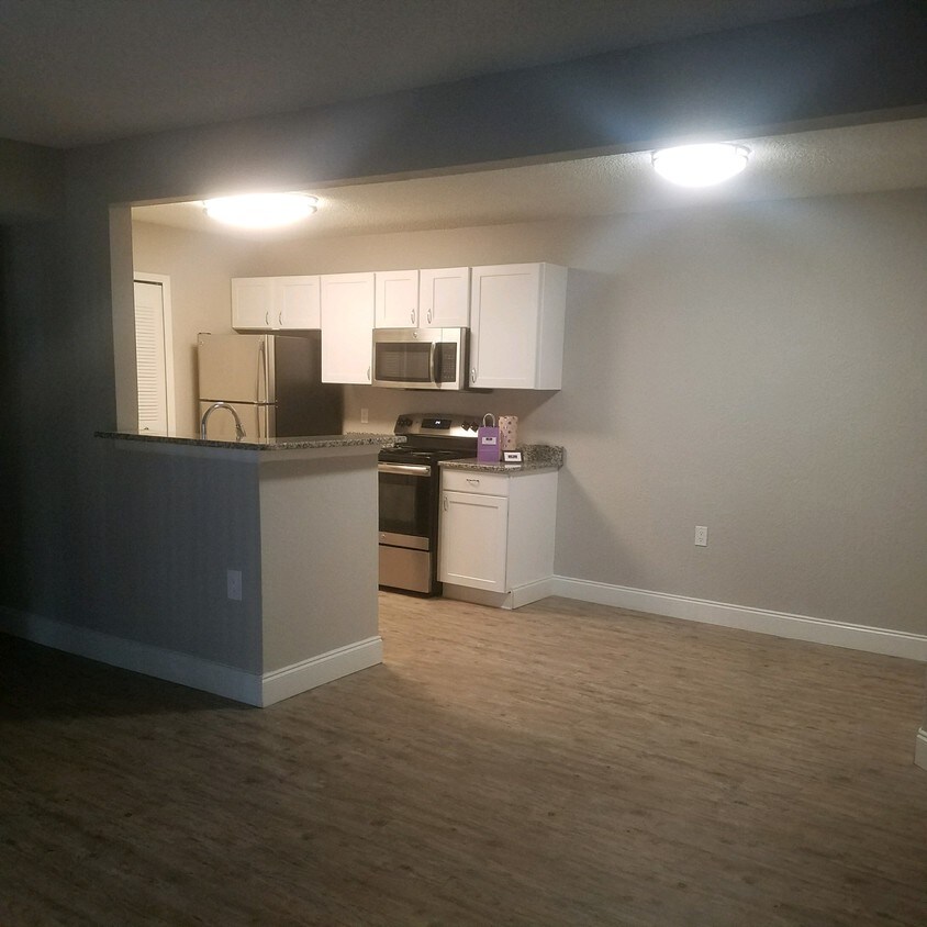 Upgraded Kitchen - 10824 Heather Ridge Cir