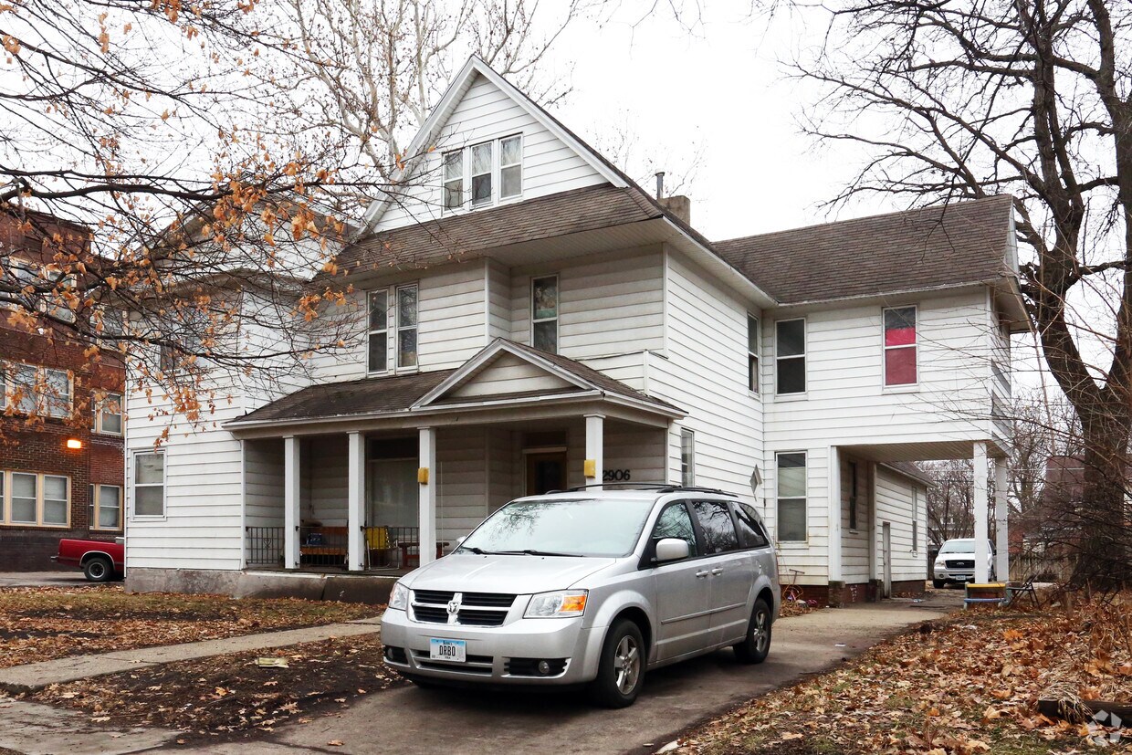 Primary Photo - 2906 Cottage Grove Ave